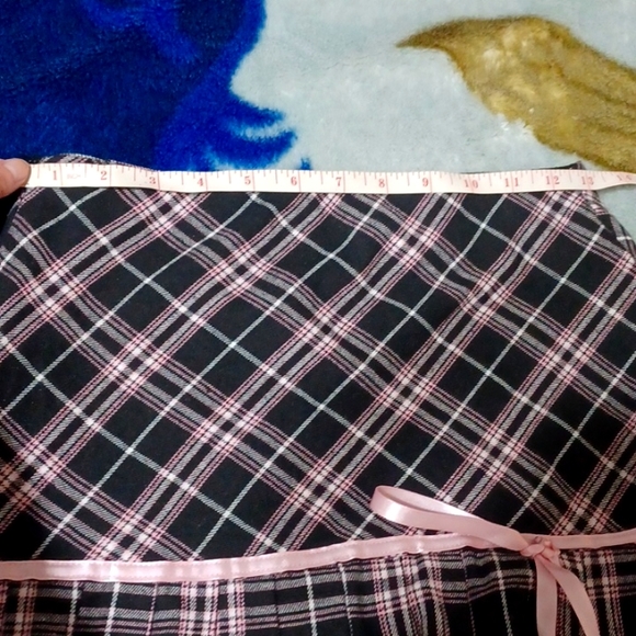 Super Cute Pink and Black Plaid Pleated Mini Skirt🖤💕 - Picture 3 of 5